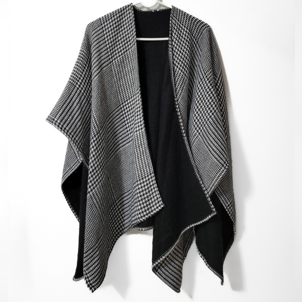 Apt. 9 Black and White Houndstooth Poncho Wrap - One Size